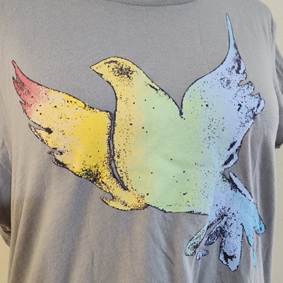 Women's Size L Short Sleeve T-Shirt Peace Dove Love Rainbow Color Est. 1969 - Picture 6 of 10